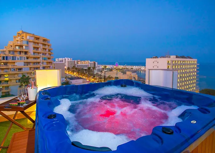 Luxury Penthouse Sea Views- Jacuzzi - Sauna
