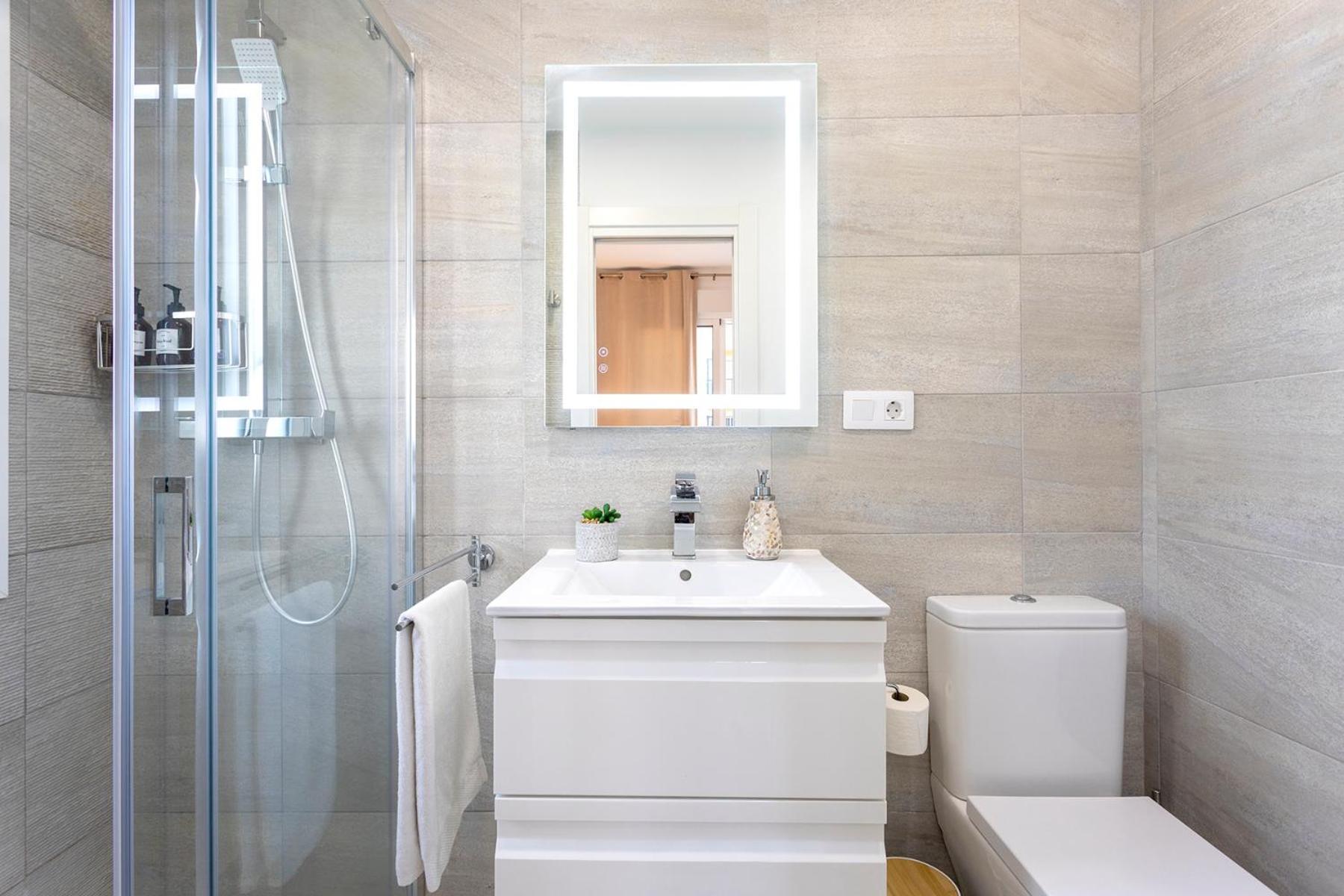 Luxury Penthouse Sea Views- Jacuzzi - Sauna Apartment