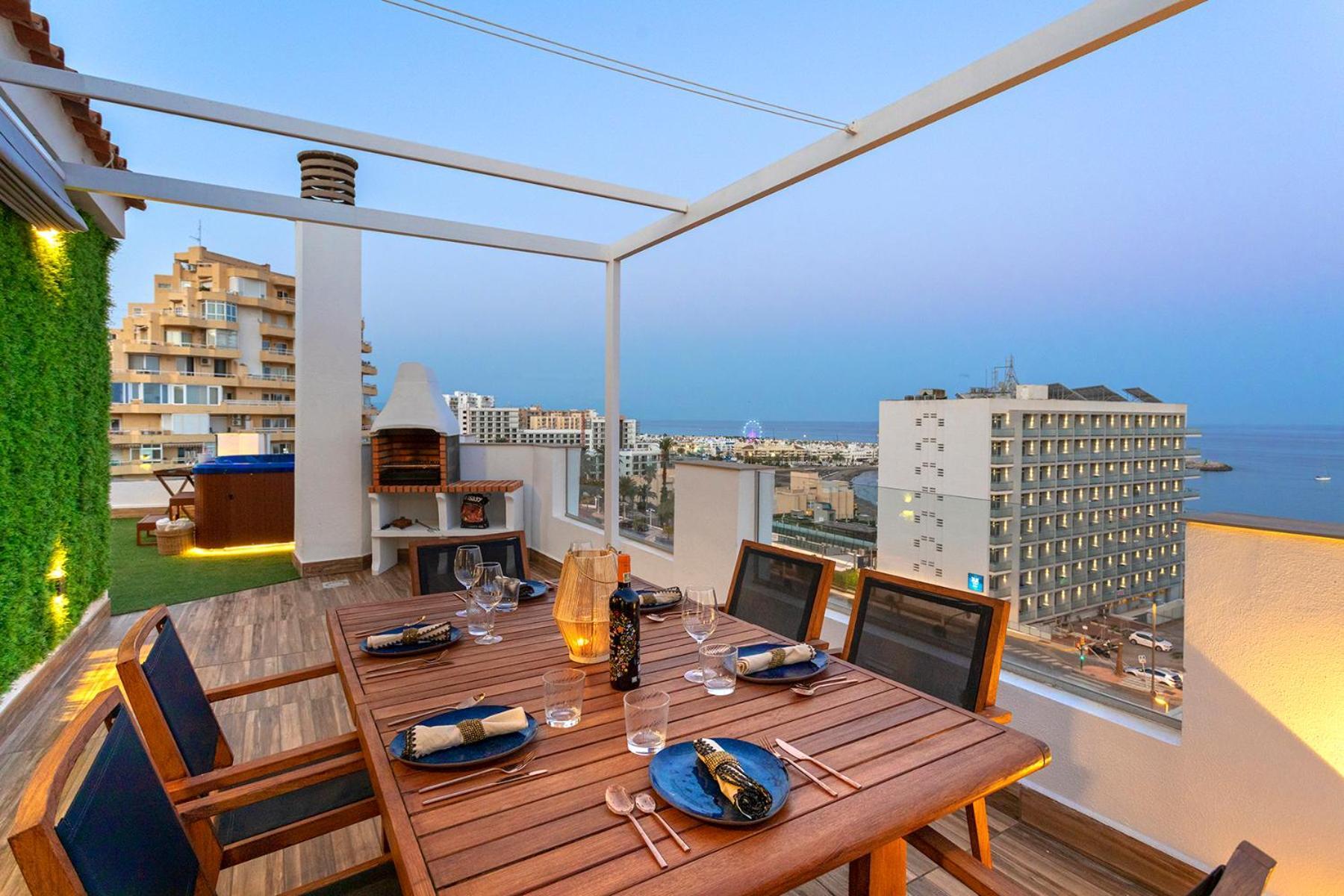 Luxury Penthouse Sea Views- Jacuzzi - Sauna *