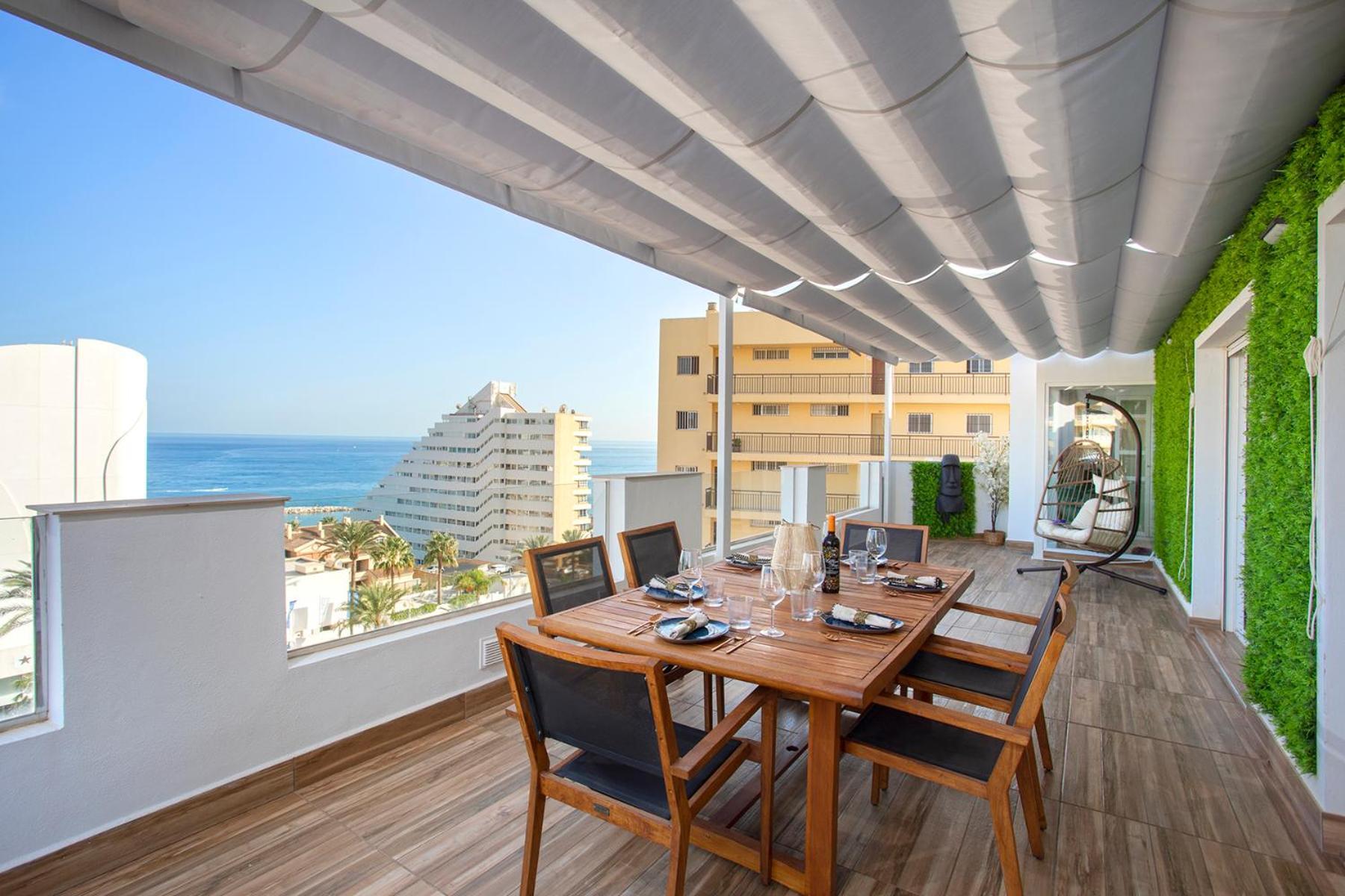 Luxury Penthouse Sea Views- Jacuzzi - Sauna